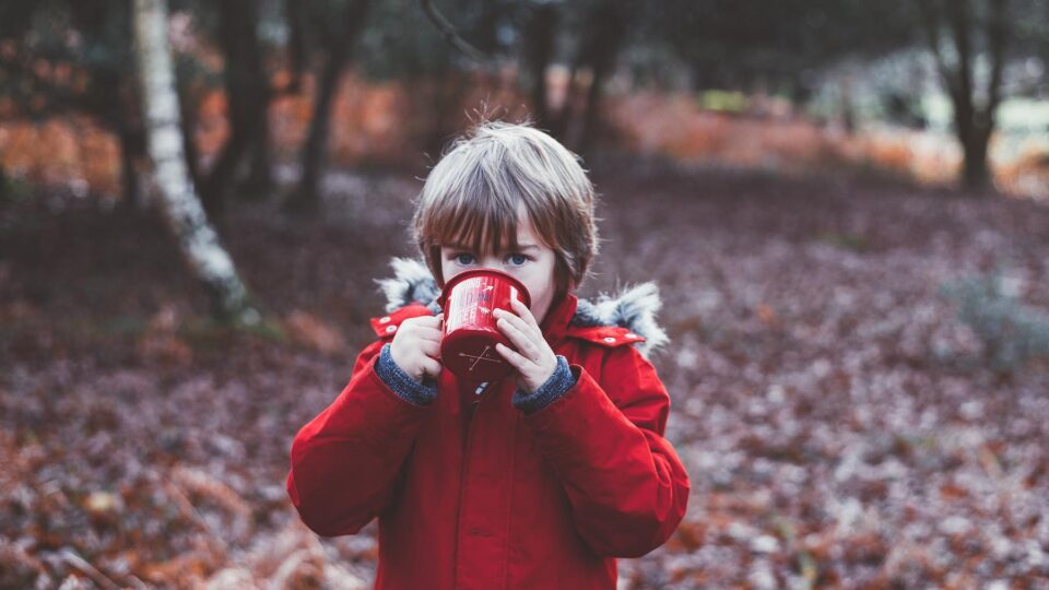 Can kids drink decaffeinated tea or coffee?